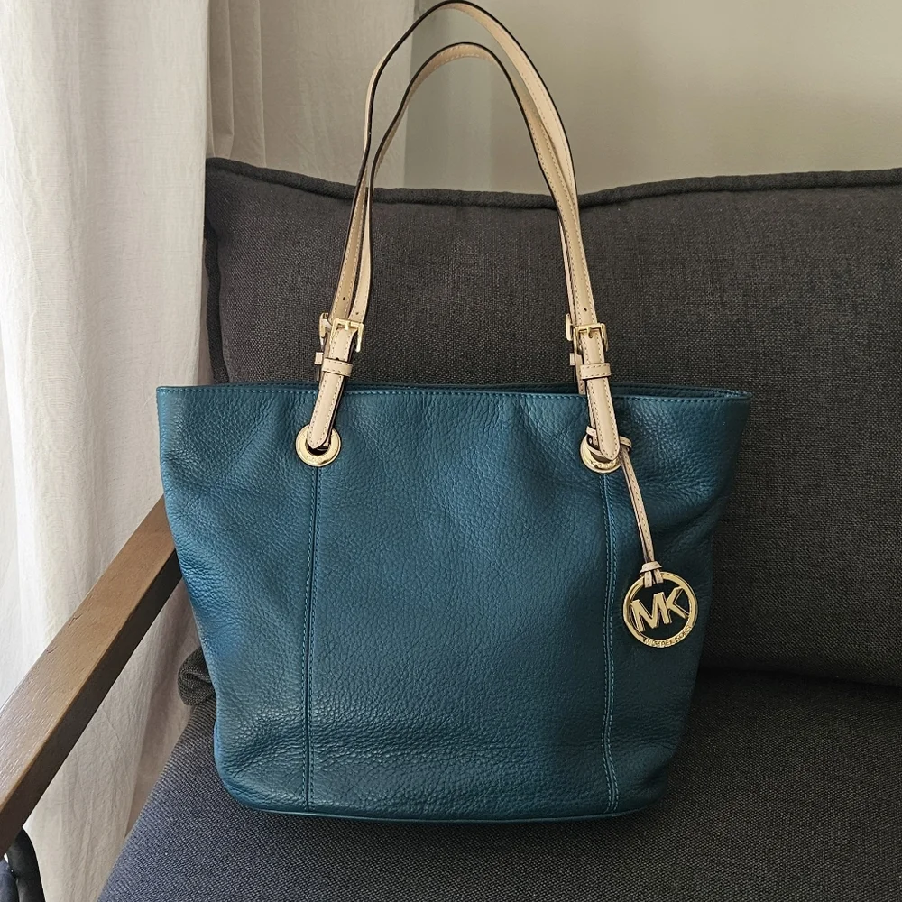 Michael Kors Women Jet Set in Teal Leather Zip Tote Bag with Logo Charm - Picture 6 of 14